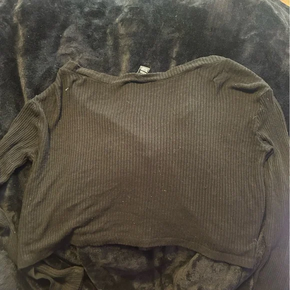 black short cardigan sweater - Picture 2 of 3